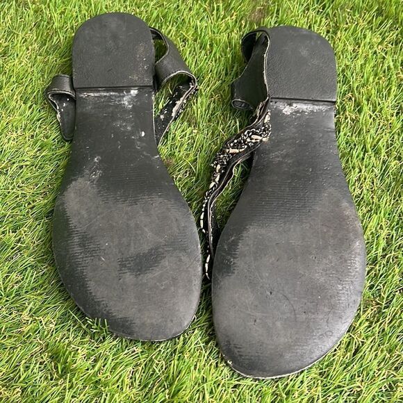 Steve Madden Black Flat Leather Sandals Size 8 - Silver Hardware - Picture 2 of 2